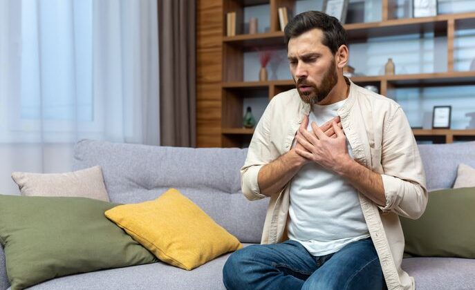 Kalp Çarpıntısı ve Panik Atak: Ayırt Etmek Neden Önemli?