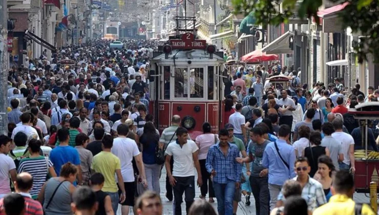 Türkiye’de Yaşam Süresi Geriledi: Kadınlar Erkeklerden 5,3 Yıl Daha Uzun Yaşıyor