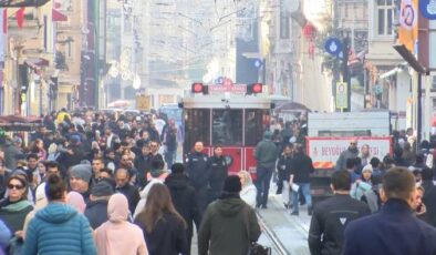 İSTANBUL’DA YILBAŞI TEDBİRLERİ: BEYOĞLU YOLLARI KAPATILDI, ÖNLEMLER ALINDI