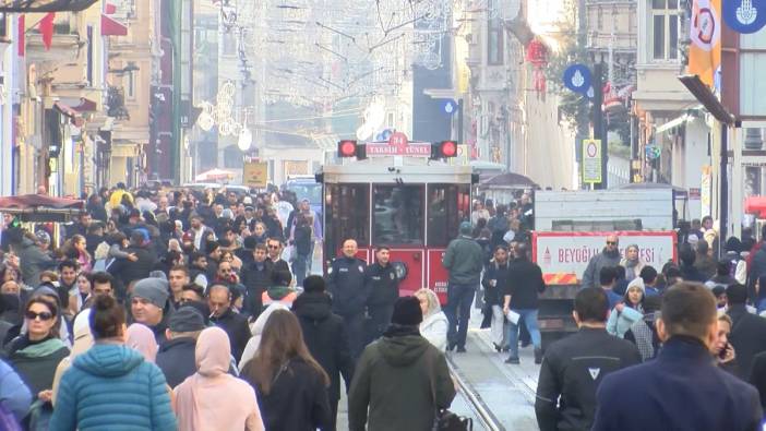 İSTANBUL’DA YILBAŞI TEDBİRLERİ: BEYOĞLU YOLLARI KAPATILDI, ÖNLEMLER ALINDI