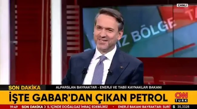 Ahmet Hakan Gabar Dağı’ndan Çıkan Petrolü Canlı Yayında Kokladı