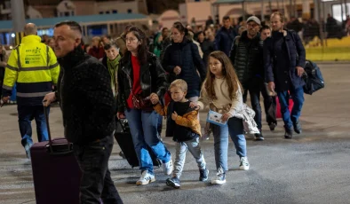 Santorini’de Büyük Endişe: Depremler Devam Ediyor, Tsunami ve Yanardağ Patlaması Riskine Dikkat