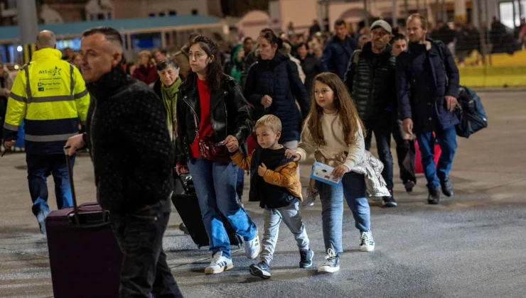 Santorini’de Büyük Endişe: Depremler Devam Ediyor, Tsunami ve Yanardağ Patlaması Riskine Dikkat