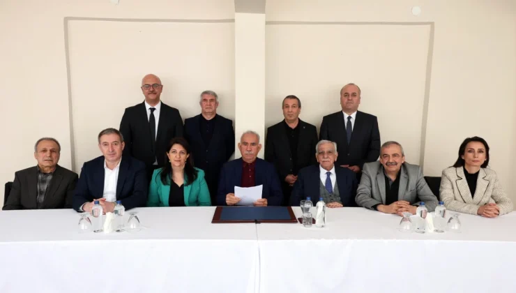 ABDULLAH ÖCALAN’DAN YILLAR SONRA İLK FOTOĞRAF PAYLAŞILDI