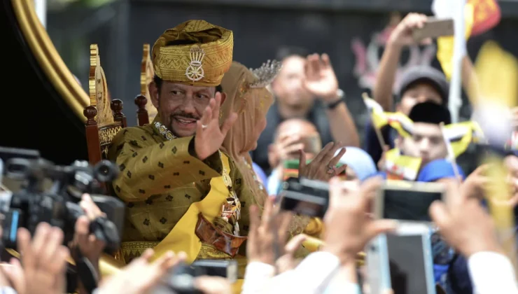 BRUNEİ SULTANI HASTANEYE KALDIRILDI