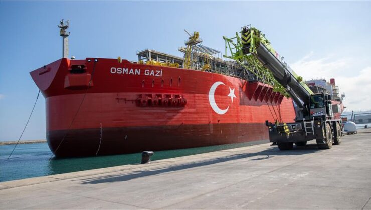 TÜRKİYE’NİN İLK YÜZER DOĞAL GAZ ÜRETİM PLATFORMU OSMAN GAZİ FİLYOS LİMANI’NA ULAŞTI