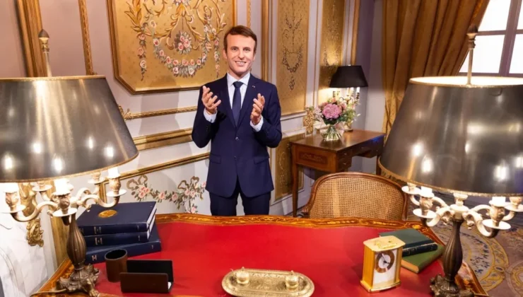 Emmanuel Macron’un Bal Mumu Heykeli Paris’te Çalındı