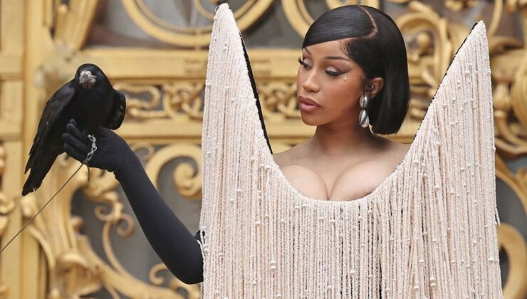 Paris’te Olay: Cardi B, Karga ile Moda Haftasına Katıldı