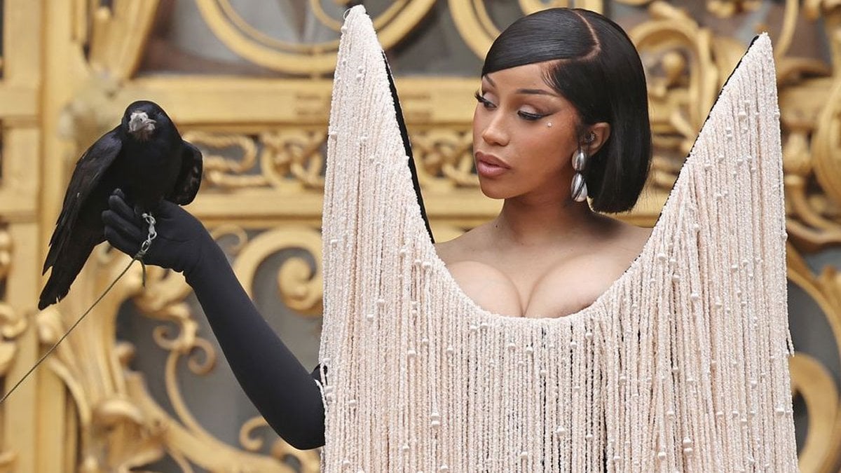 Paris’te Olay: Cardi B, Karga ile Moda Haftasına Katıldı