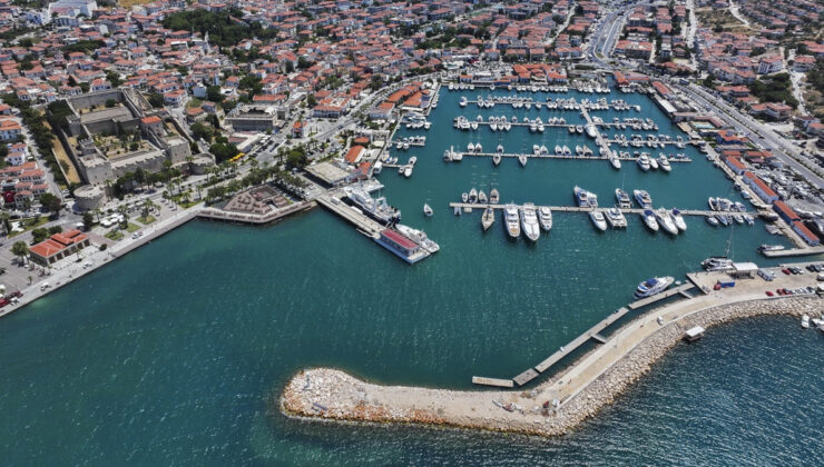 Su Krizi Tatili Vurdu: Çeşme’de Trafik Yoğunluğu Oluştu