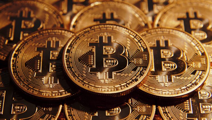 Bitcoin Rüzgârı Dinmiyor: Fiyat 122 Bin Doları Gördü