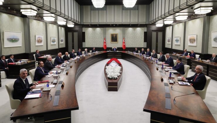 Kabine Değişikliği Gündemde: 4 Bakanın Görevden Alınacağı İddia Edildi