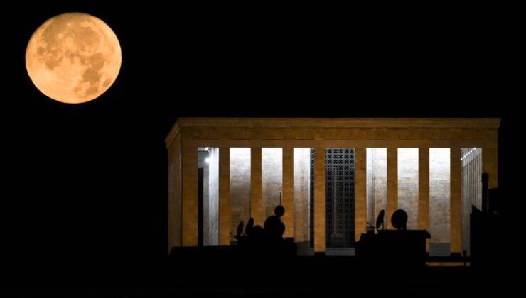 Anıtkabir’de Dolunayın Büyüleyici Görüntüsü