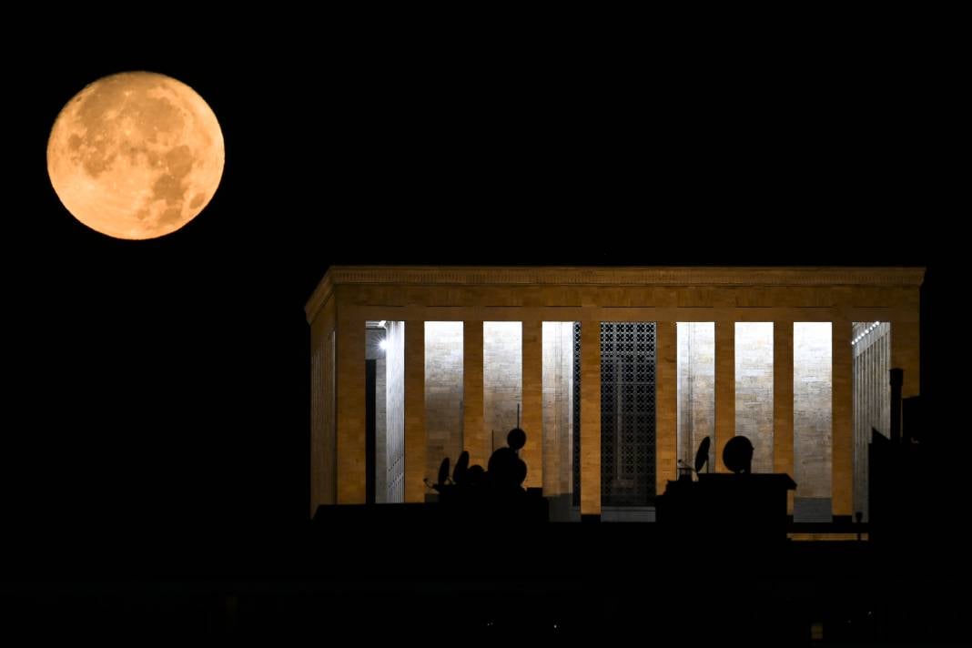 Anıtkabir’de Dolunayın Büyüleyici Görüntüsü