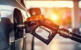 Benzine Yeni Zam Geliyor: Büyük Şehirlerde Litre Fiyatı 56 TL’yi Aşacak