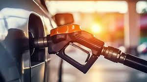 Benzine Yeni Zam Geliyor: Büyük Şehirlerde Litre Fiyatı 56 TL’yi Aşacak