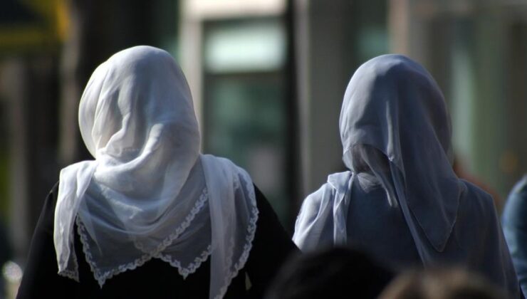 KKTC’de Başörtüsü Düzenlemesi İptal Edildi: Anayasa Mahkemesi’nden Tartışma Yaratan Karar