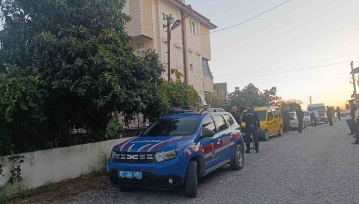 İSTANBUL’DA ŞOKE EDEN OLAY! KADININ BOYNUNA TASMA TAKTI, SOKAKTA GEZDİRDİLER