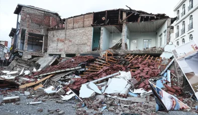 BALIKESİR DEPREMİNDE YARALANAN VATANDAŞLAR TABURCU EDİLDİ