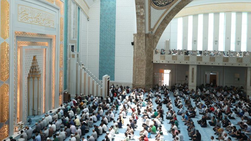 DİYANET’TEN TARTIŞMA YARATAN AÇIKLAMA: “DİZİLER VE TV PROGRAMLARI AİLE YAPISINI TEHDİT EDİYOR”