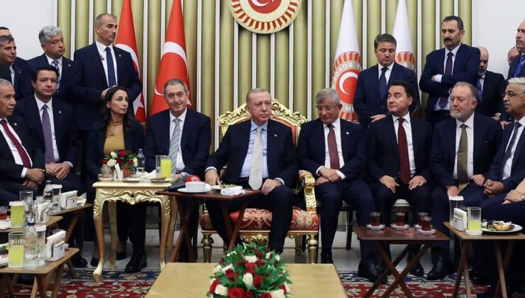 Gelecek Partisi’nden Erdoğan-Davutoğlu Görüntülerine Yorum: “Hayra Yorulmalı”