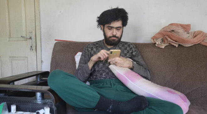 Genç Adam 3 Yıldır Odaya Kapandı!