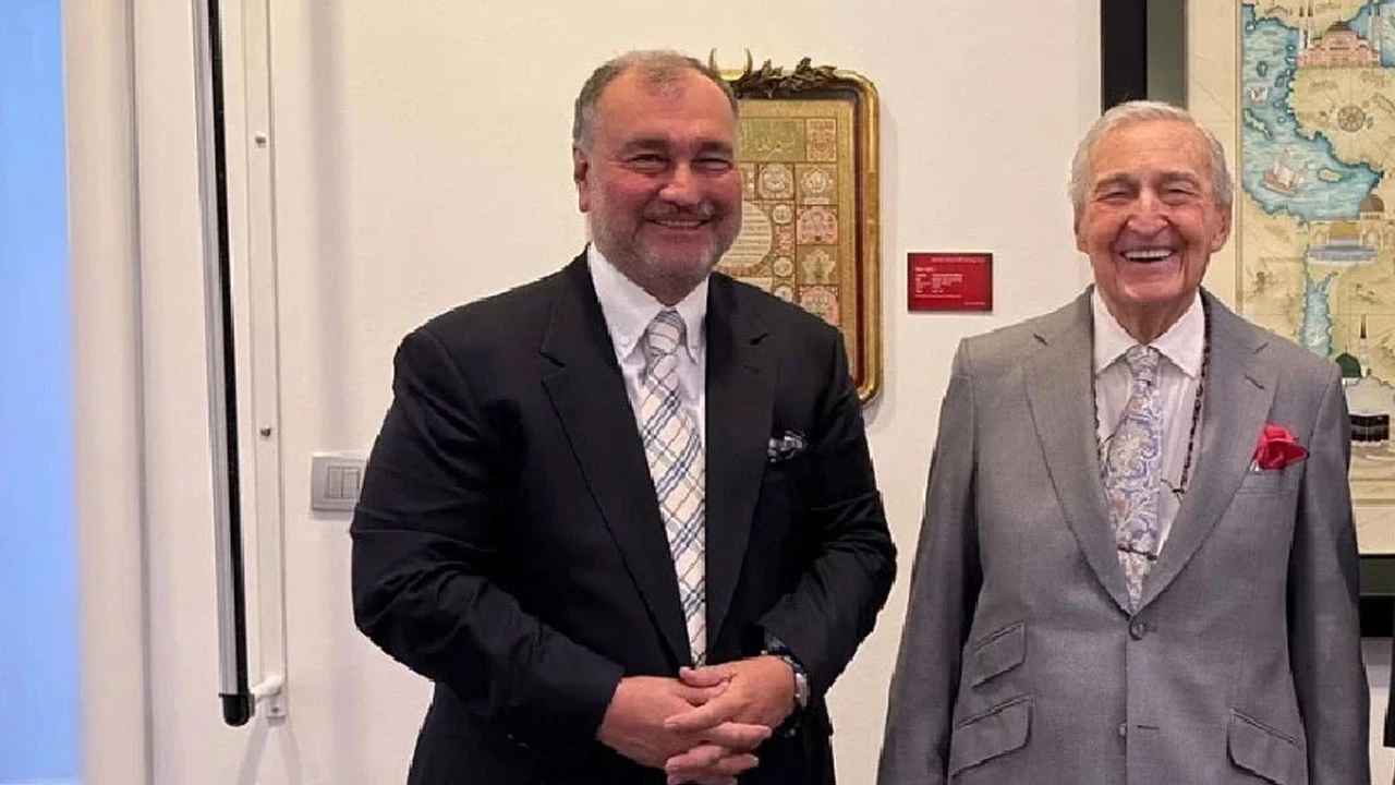 RAHMİ KOÇ’TAN MURAT ÜLKER’E SÜRPRİZ SÖZ: “NE İYİ YAPTIN BÜTÜN İŞLERİ YURT DIŞINA TAŞIMIŞSIN!”