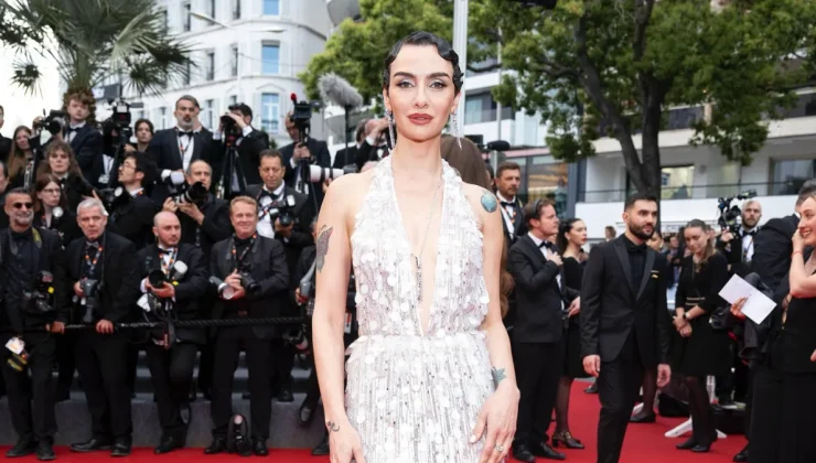 BİRCE AKALAY’DAN AİLE POZU: “AŞK KARELERİNE KISA BİR MOLA” DEDİ