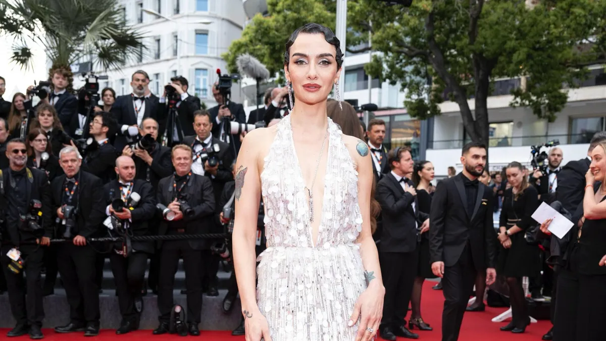 BİRCE AKALAY’DAN AİLE POZU: “AŞK KARELERİNE KISA BİR MOLA” DEDİ