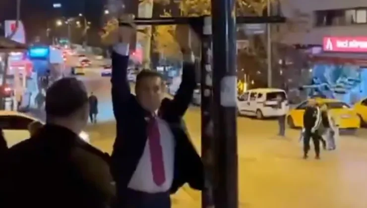 Mustafa Sarıgül, Ankara’daki Viral Kızılay Tabelasına Asılarak Sosyal Medyada Gündem Oldu