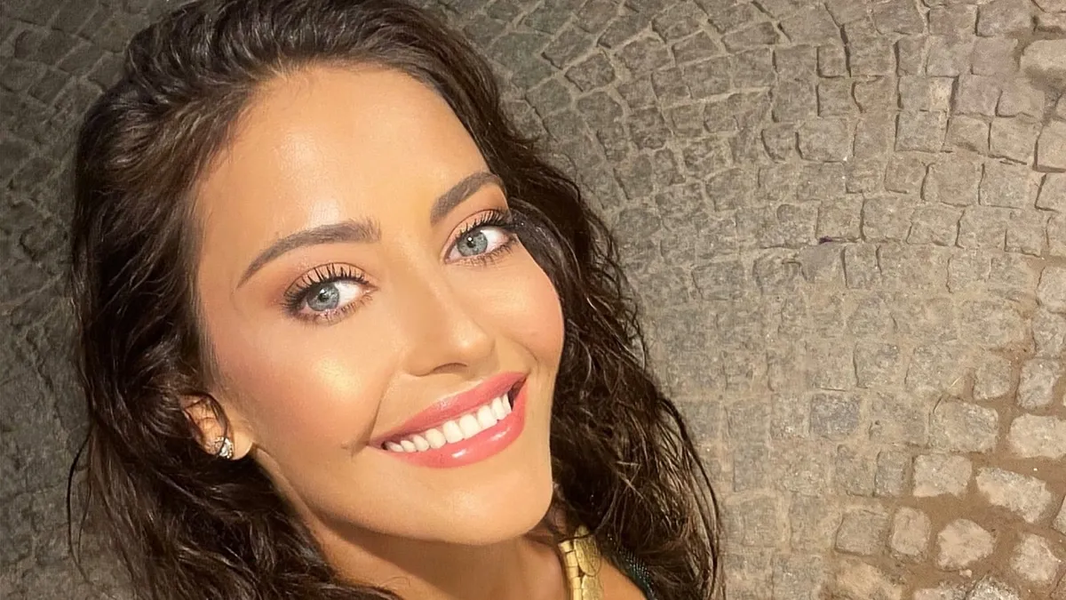 Best Model Birincisi Tuğba Melis Türk Umre’ye Gitti, Tesettürlü Hali Beğeni Topladı