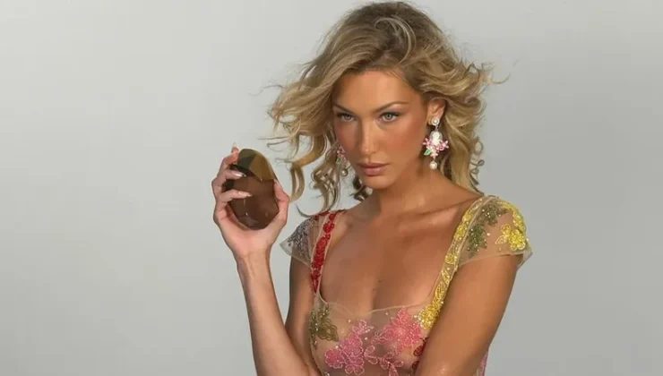 BELLA HADID’DEN FİLİSTİN’E DESTEK MESAJI: KEFİYE DESENLİ ELBİSESİYLE GÜNDEME OTURDU