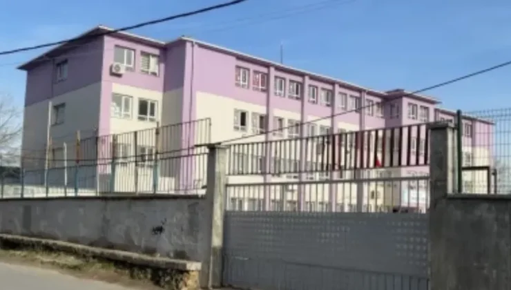 İSTANBUL’DA ŞOK OLAY: İLKOKULDA HADEME, OKUL MÜDÜRÜNÜ ZEHİRLEMEYE ÇALIŞTI, TUTUKLANDI