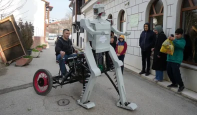 KASTAMONU’DA HURDALIKTAN ROBOT YAPAN GENÇ YETENEĞİN ÇALIŞMASI İLGİ ÇEKİYOR
