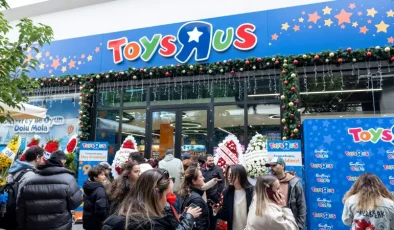TOYSRUS TÜRKİYE’DE İLK MAĞAZASINI KADIKÖY’DE AÇARAK BÜYÜK TESİRLER YARATTI