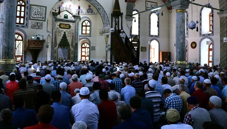 Cuma Hutbesinde Gençlere Uyuşturucu Uyarısı: “Hayatınızı Kötü Alışkanlıklardan Koruyun”