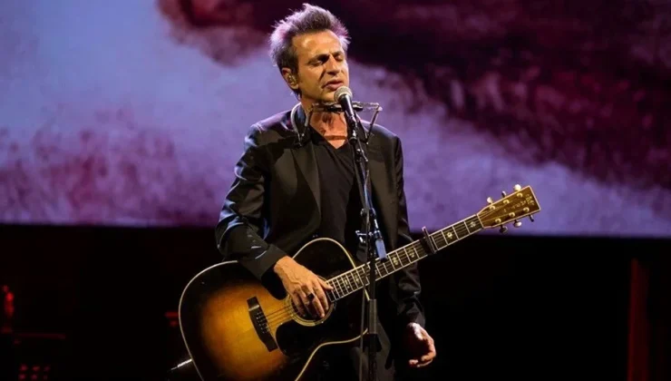 Teoman’ın Konserindeki Şaşırtıcı Anlar: Dansına Yorum Yağdı