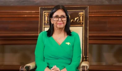 VENEZUELA’DA YENİ DÖNEM BAŞLADI: RODRIGUEZ YEMİN EDEREK RESMEN GÖREVİ DEVRALDI