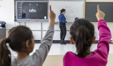 ÖĞRETMENLER ZAM ORANINI ELEŞTİRDİ: MAAŞ ARTIŞINA YÖNELİK TEPKİLER BÜYÜYOR