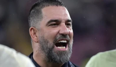 ARDA TURAN’DAN YEĞENİNE UNUTULMAZ ALTIN JESTİ