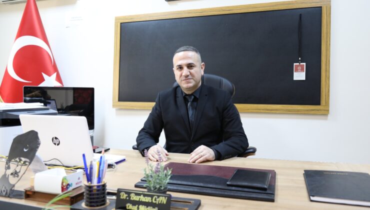 Sarıyerli Akademisyen Müdür Dr. Burhan Can, İstanbul Eğitim Kongresi’nde Gururlandırdı