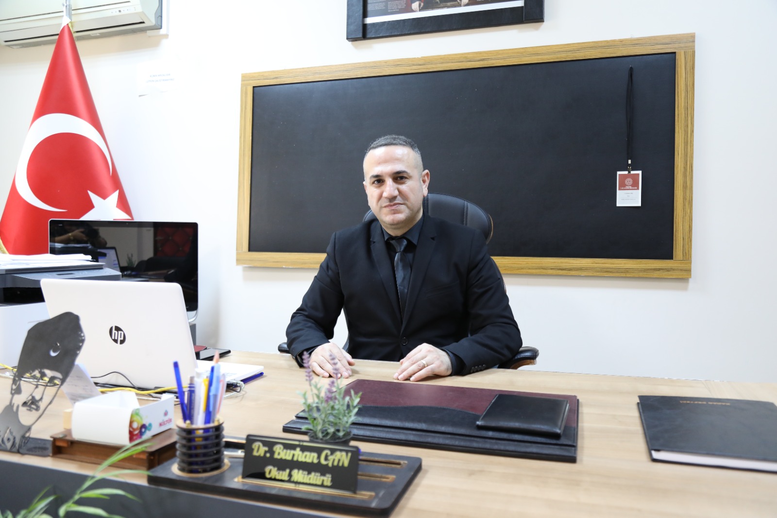 Sarıyerli Akademisyen Müdür Dr. Burhan Can, İstanbul Eğitim Kongresi’nde Gururlandırdı