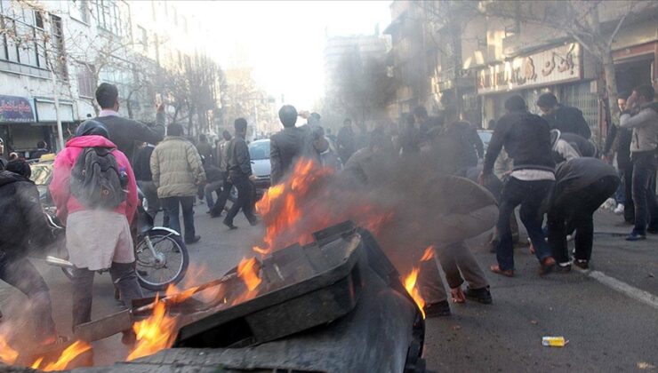İRAN GÖSTERİLERİNDE ACI TABLO
