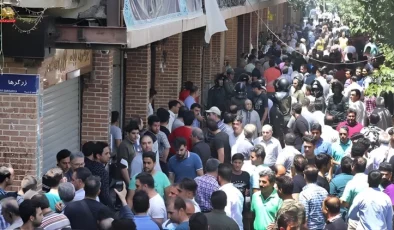 Ekonomik Kriz İran’da Protestoları Alevlendi
