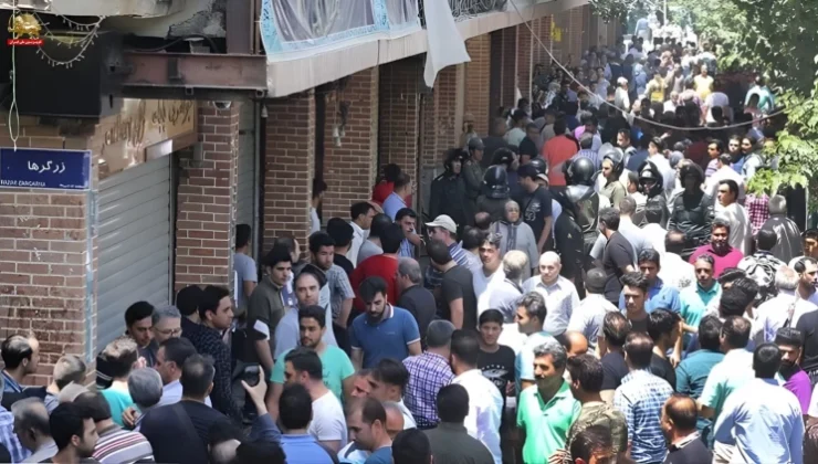 Ekonomik Kriz İran’da Protestoları Alevlendi